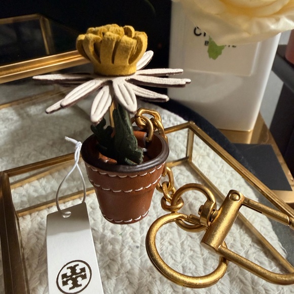 Tory Burch leather flower pot keychain - NWT - Picture 3 of 7